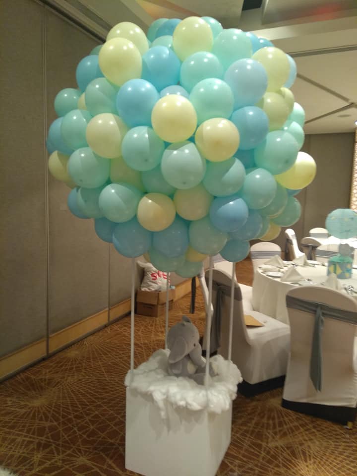 Hot air balloon themed decoration for children’s parties