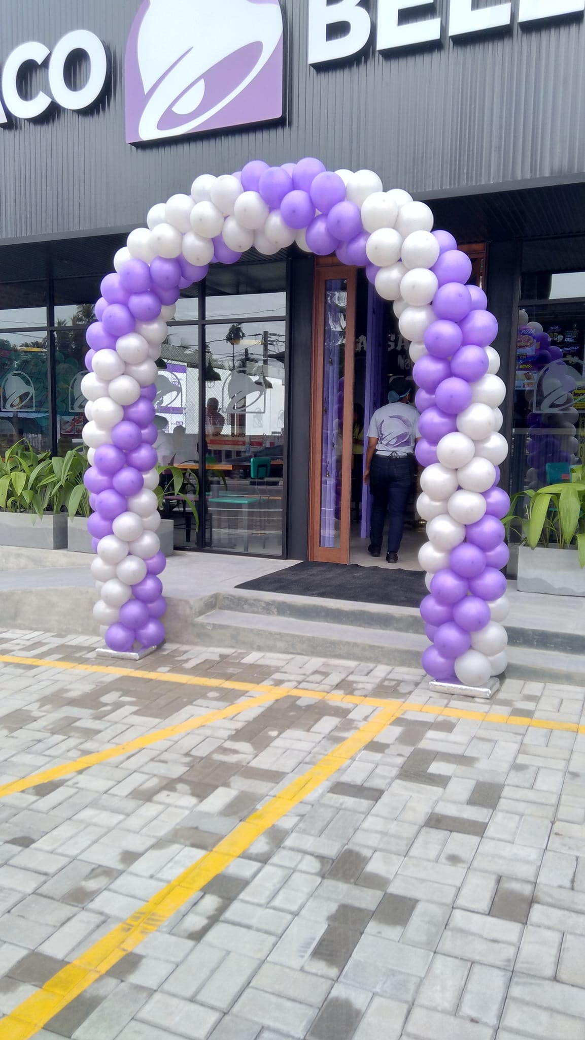 Grand opening balloon arch decoration for business events